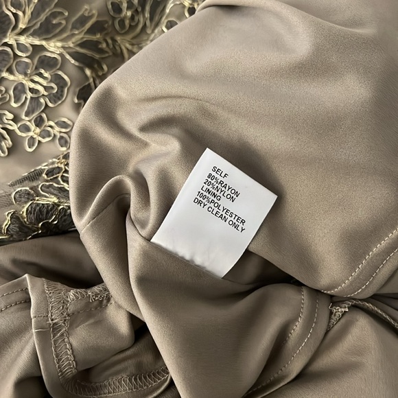 Tadashi Shoji corded lace gown in gold size 10. Back zipper, soft lining. NWT - Picture 14 of 14